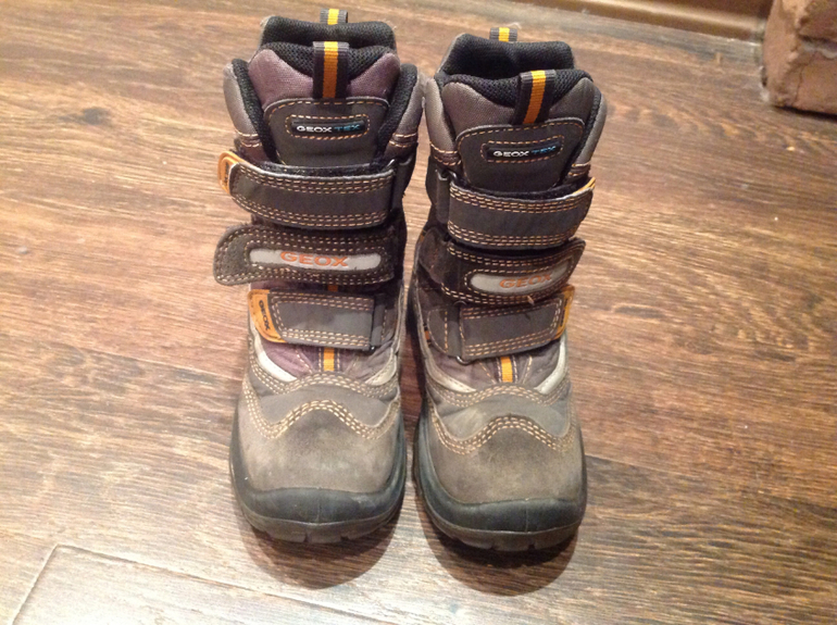 Обувь б/у для мальчика и девочки,размеры разные;почта