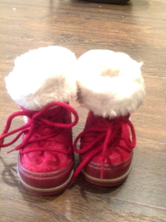 Обувь б/у для мальчика и девочки,размеры разные;почта