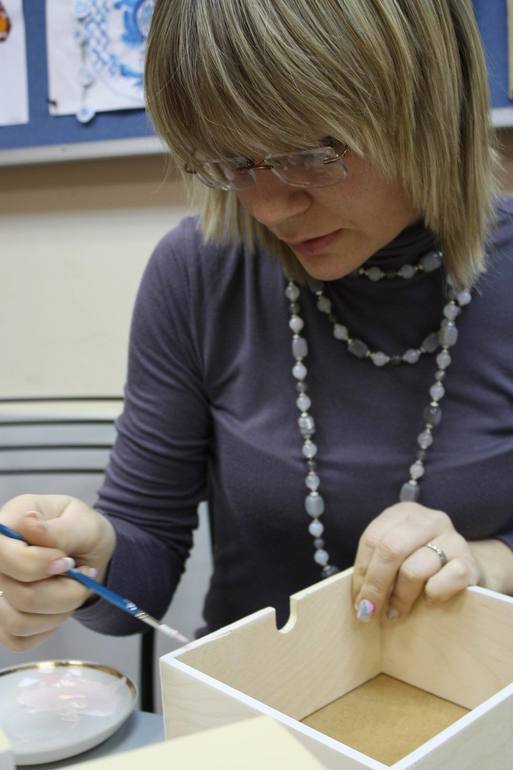 Приступила к заказу на мини-комодик. Серия 10