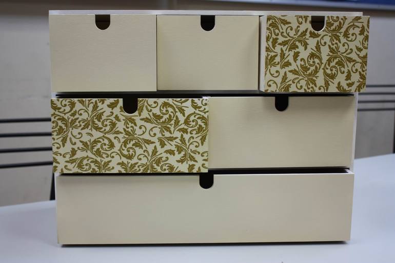 Приступила к заказу на мини-комодик. Серия 7