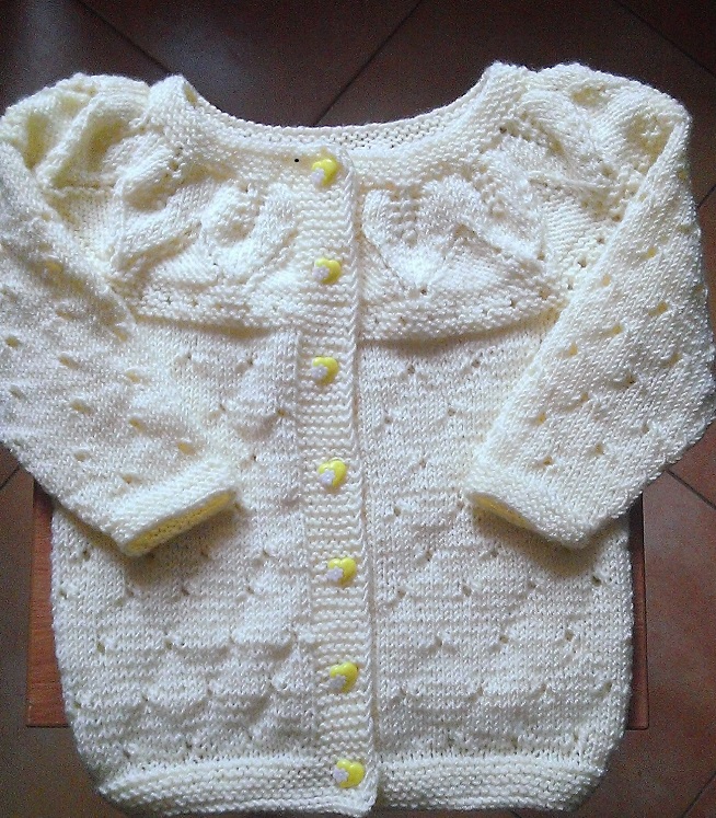 Кофточка с круглой кокеткой