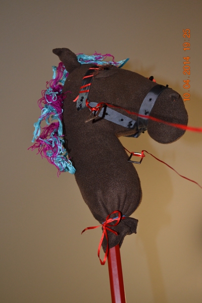 Лошадка на палке