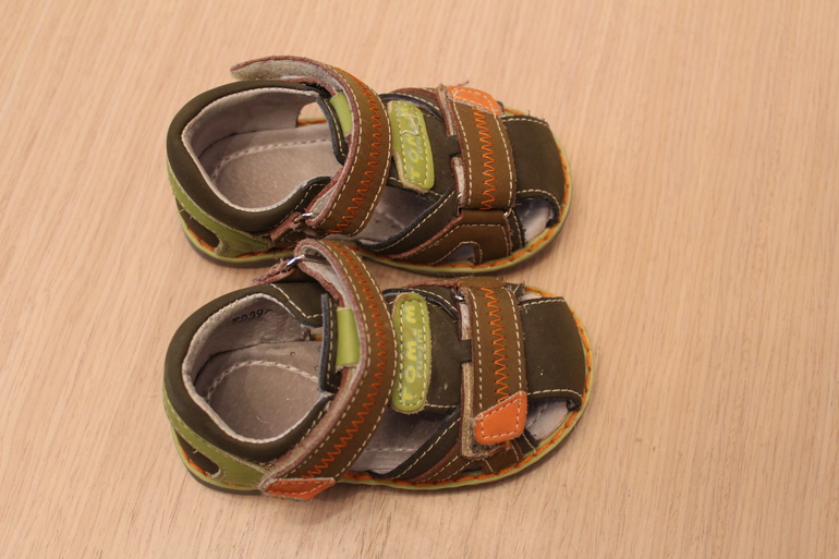 Обувь на ребенка для дома и улицы