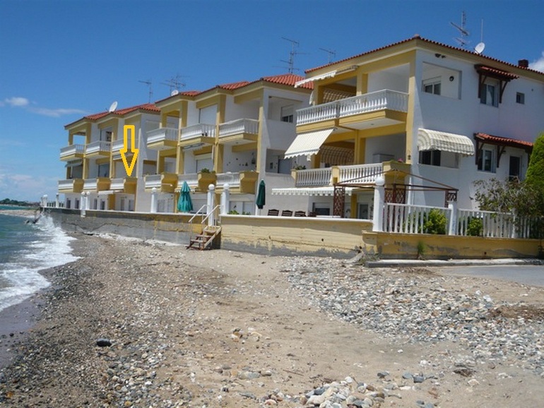 Двухэтажный апартамент на берегу Эгейского моря ))))