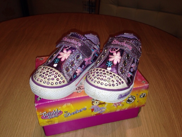 Кеды скетчерс продам