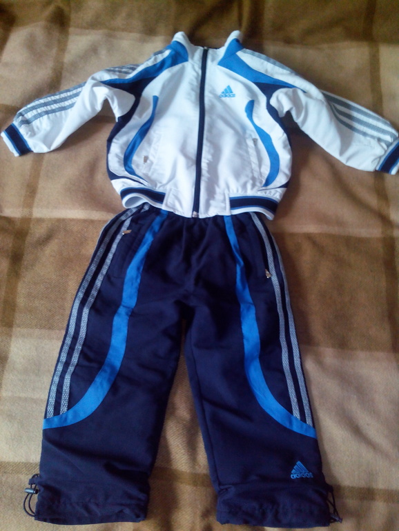Спортивный костюм Adidas. Фирменный. Размер 3.