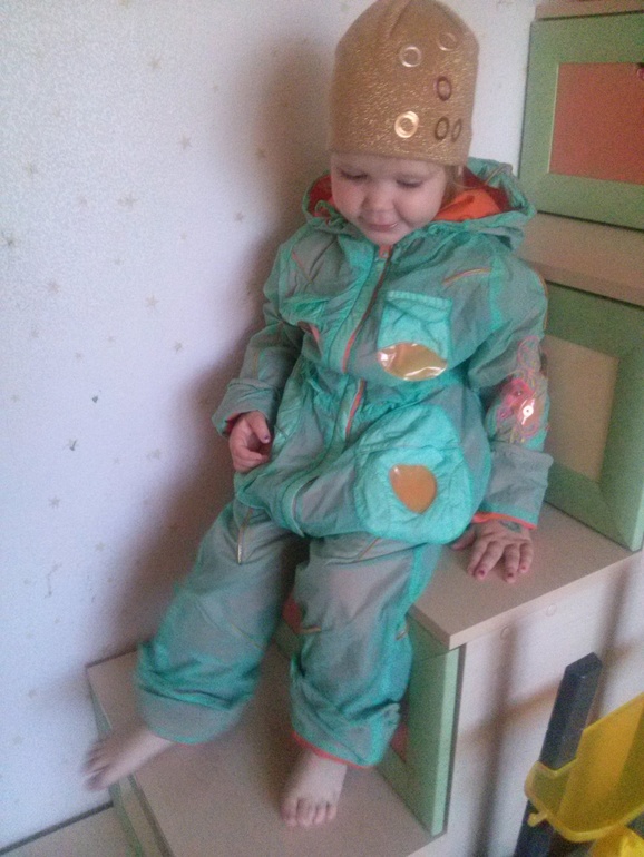 Весенний комплектик на девочку,рост 104(большемерит),регион,вышлю почтой, за все 1000 рублей!!!