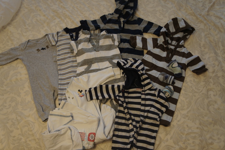 Одежда 0-3 мес. пакетами и отдельно.Old Navy, carters, H&m...