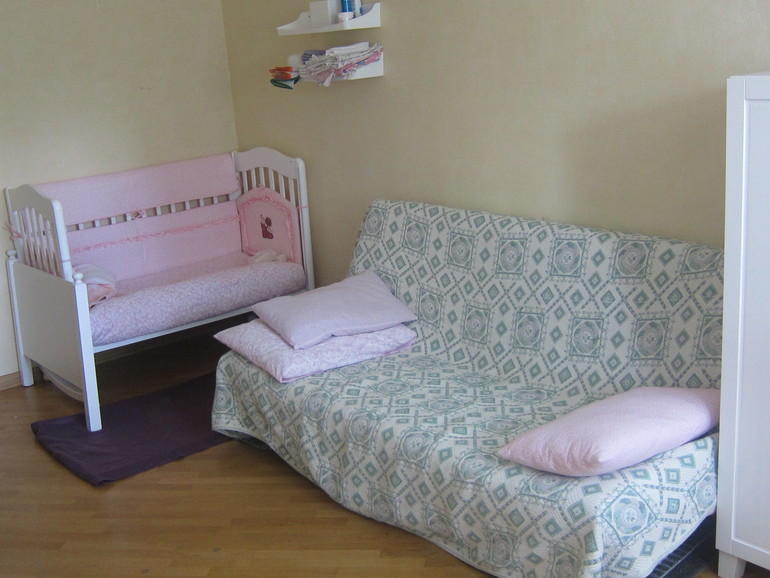 Нужен ли диван в детской комнате?