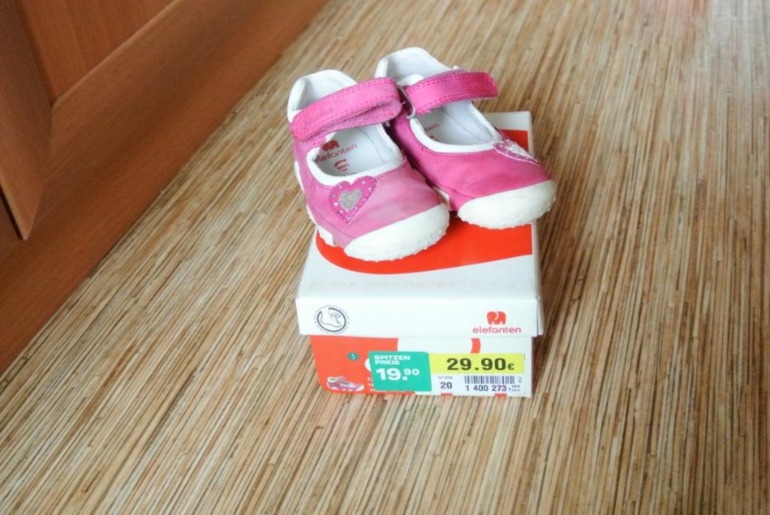 Туфельки на девочку 20 р-р очень.Только натуральные материалы. Скромные цены.