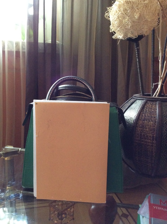 Продаю женскую сумку Furla. Б/у. Цена: 1600 руб. Торг уместен.