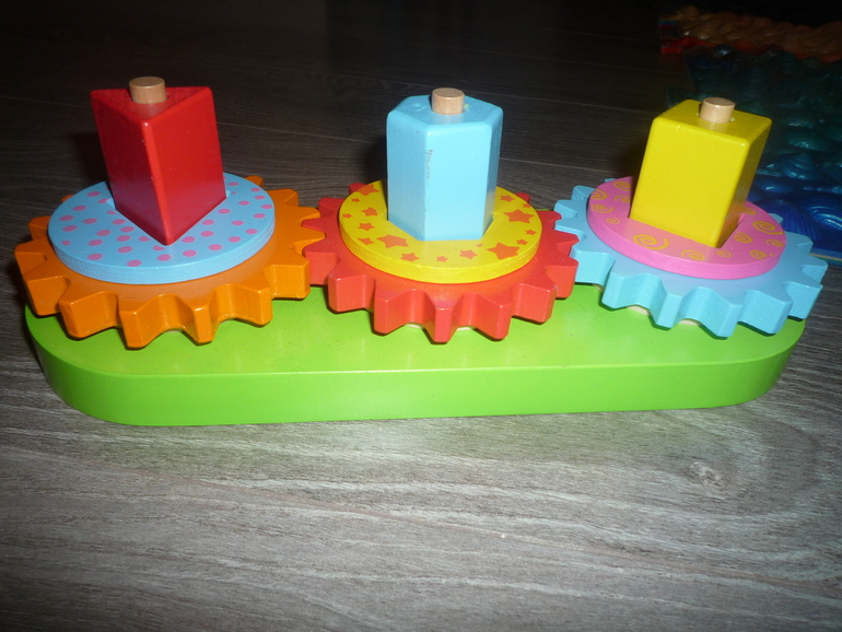 Наши игрушки от года и восьми весяцев и до....