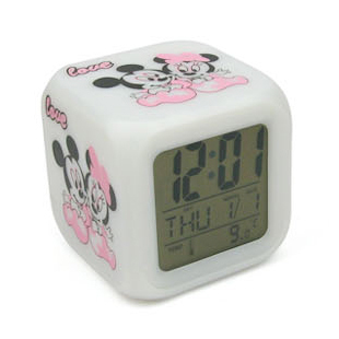 Для двух девочек - часы с подсветкой, м.Каховская/Севастопольская