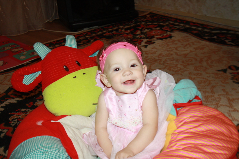 9 месяцев и первый долгожданный зубик!)))