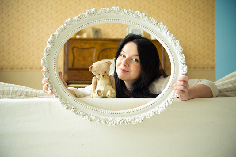 Оленька в фотостудии Шэбби-хауз.