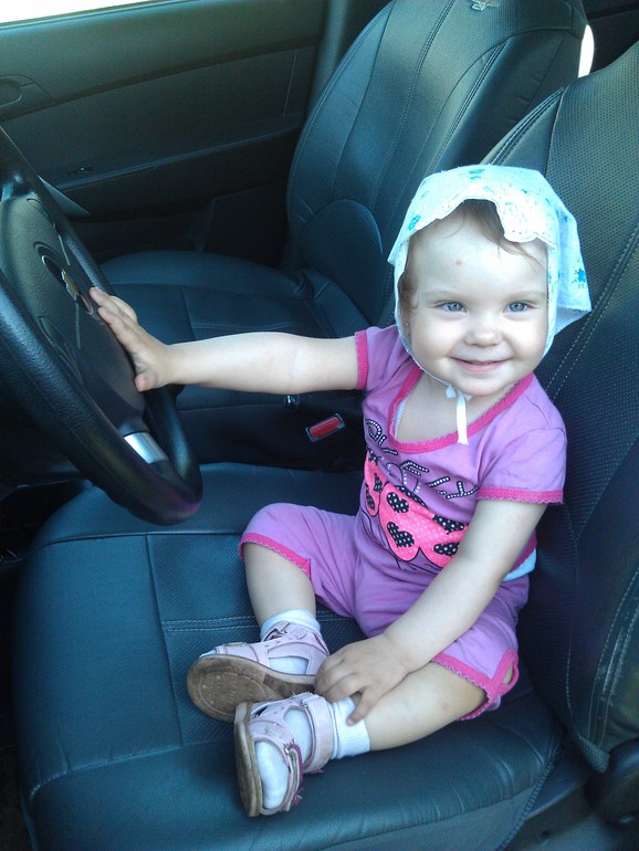 прокололи ушки!