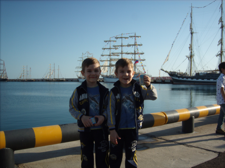 ,,Бегущие по волнам