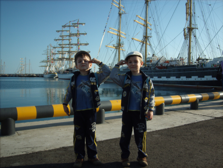 ,,Бегущие по волнам