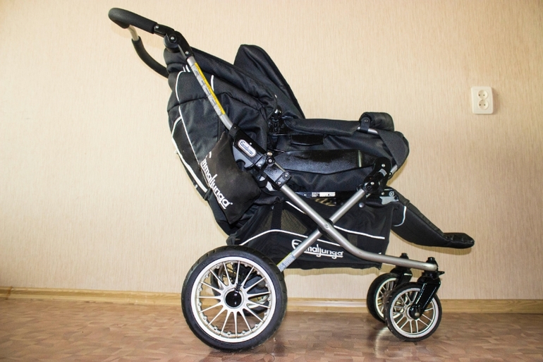 Продам прогулочную коляску Emmaljunga nitro city