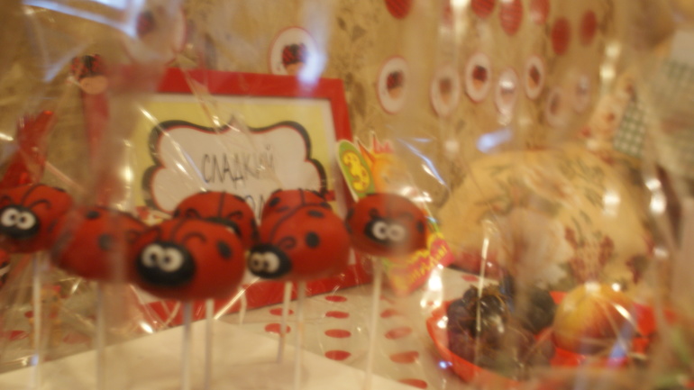 ПреКРАСНЫЙ праздник маленькой божьей коровки))