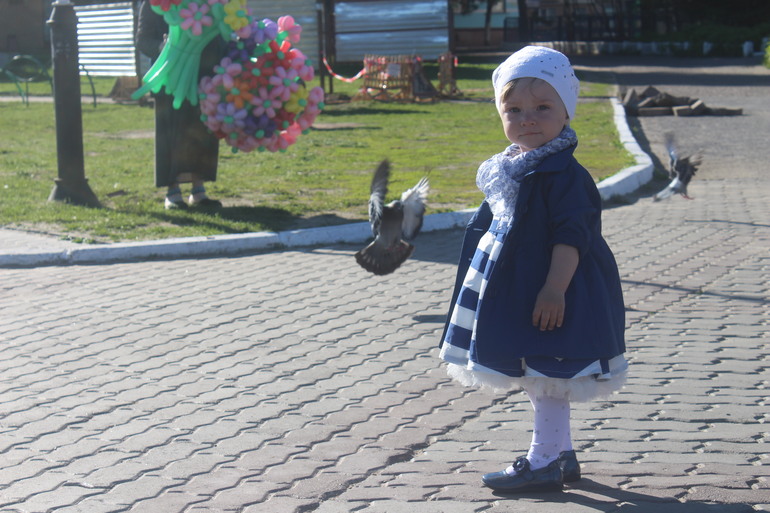 Милана с Самиром и папой ходили гулять!!!!18мая2014