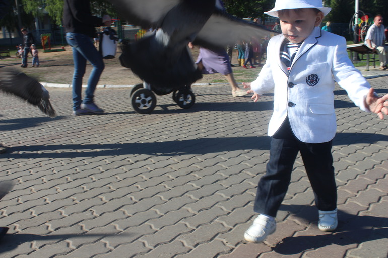 Милана с Самиром и папой ходили гулять!!!!18мая2014