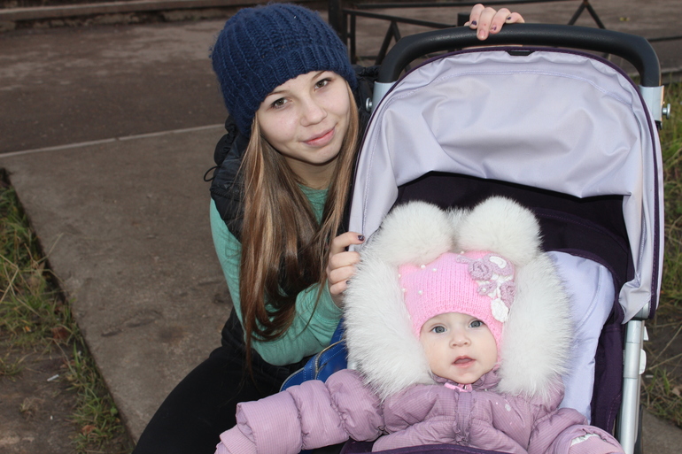 ДАЯНА И МИЛАНА ВЫШЛИ НА ПРОГУЛКУ.05.11.2013