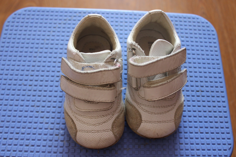 На девочку и мальчика от 18 д0 22 р-ра. Б\у и есть новые.Обновила 15.04.