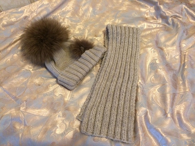 шапки регина 48-52 в идеале,шикарные помпоны,после сезона