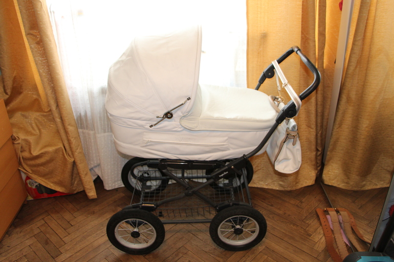 Продам коляску Инглезина (белая кожа). Невский район