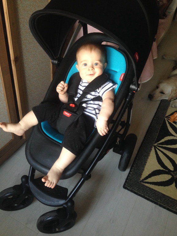 Как я рада. Новая коляска!