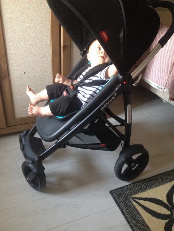 Как я рада. Новая коляска!