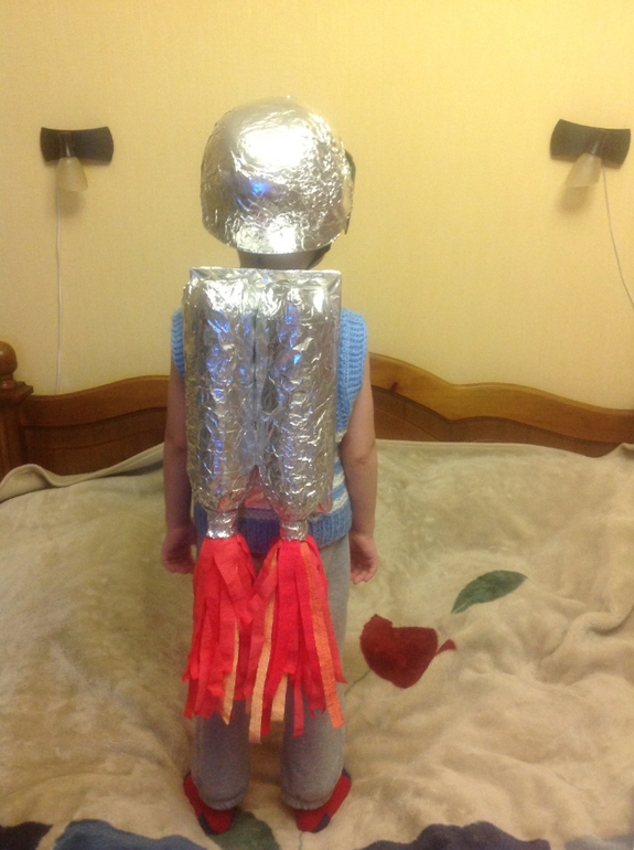 Сделать костюм космонавта своими руками для ребенка. Костюм Космонавта из бутылок. Костюм Космонавта из утеплителя. Костюм Космонавта из фольги. Скафандр из утеплителя.