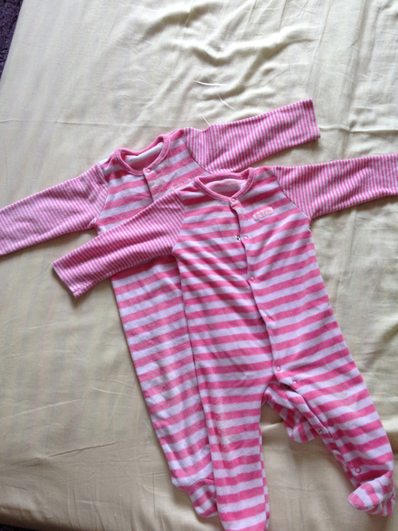 Много одежды для девочек 68-80 р-р. Вещи парные. Обувь -17-20 р-р - не парная. Рюкзаки переноски-кенгуру.