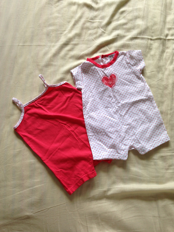 Много одежды для девочек 68-80 р-р. Вещи парные. Обувь -17-20 р-р - не парная. Рюкзаки переноски-кенгуру.