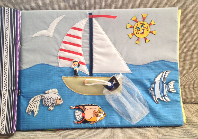 Паровозик от дедушки и книжка от бабушки