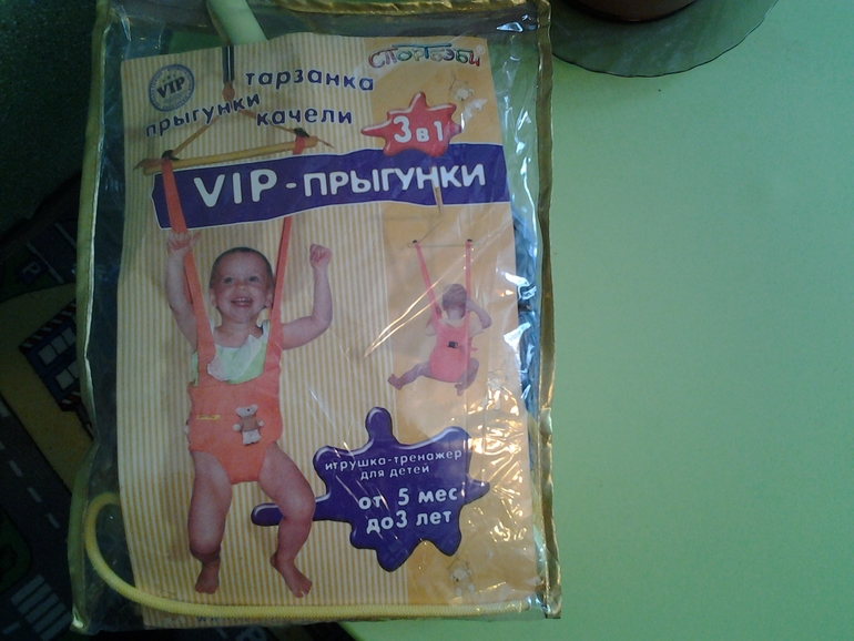 развивающий коврик и погремушки пакетом в отличном состоянии