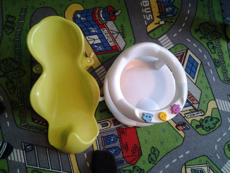 развивающий коврик и погремушки пакетом в отличном состоянии