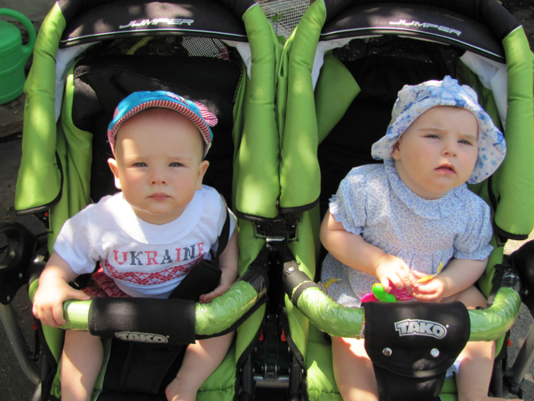 Двойнецам 10 месяцев и 1 день