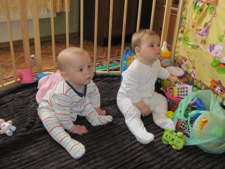 Двойнецам 10 месяцев и 1 день