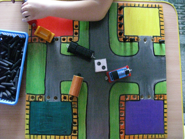 Играем в гаражи и ежиков