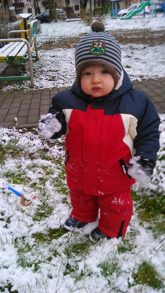 первый снежок))