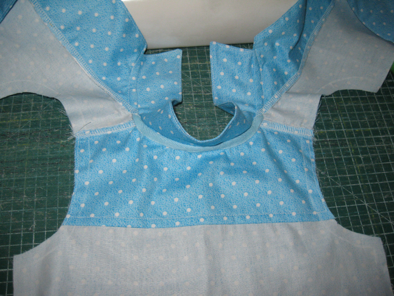 голубая в горошек