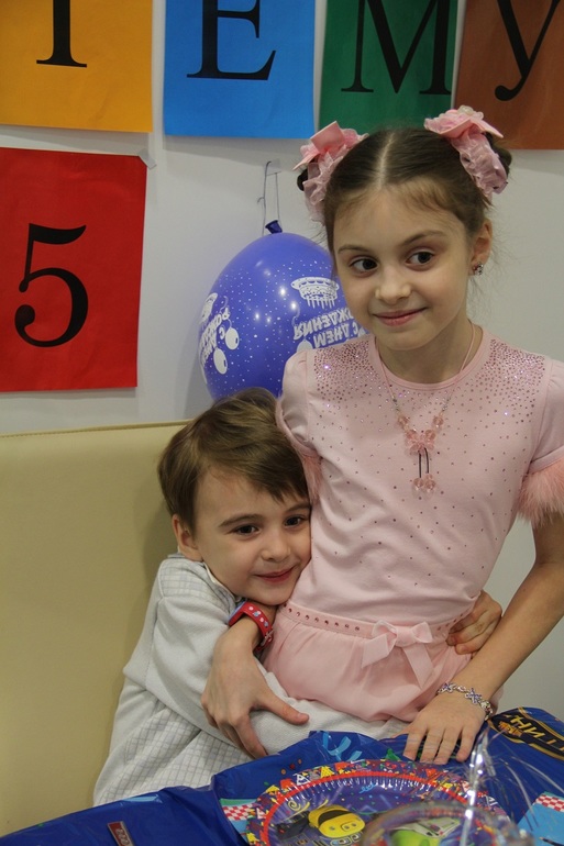 Артему 5 лет,наш день рождения