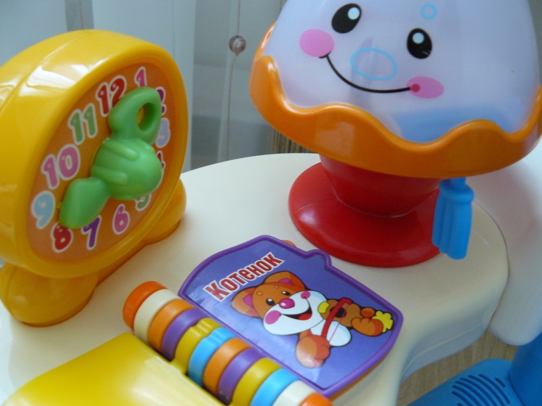 Столик Fisher Price и Музыкальное кресло Fisher Price