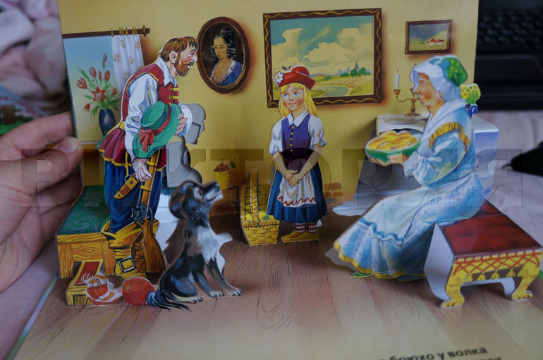 книги с панорамками и двигающимися элементами.