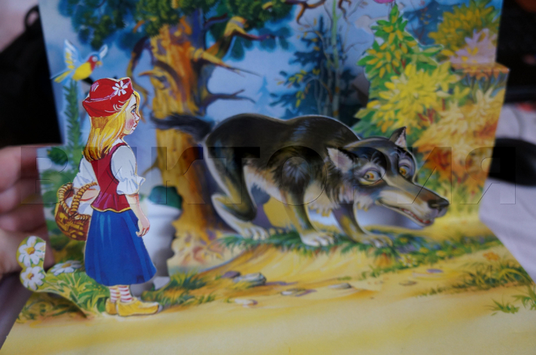 книги с панорамками и двигающимися элементами.