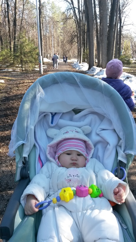 Диане 7 месяцев :)