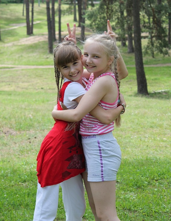 Парк 02.07.14г. Девчонки зажигают. Лучшие подружки))