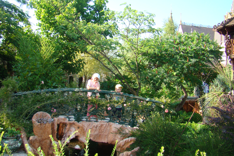 Замок в Равадиново, Болгария